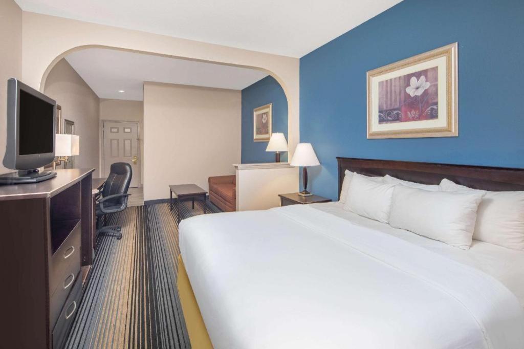 Hotel Baymont By Wyndham Laurel Exterior foto